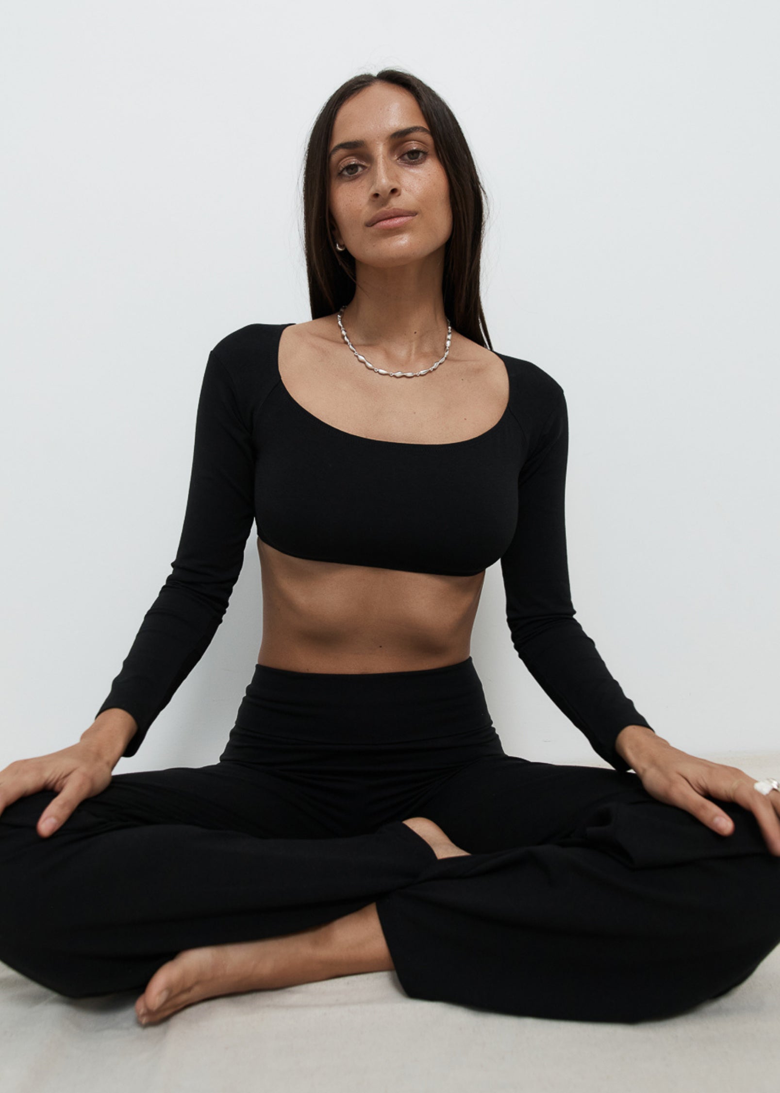 Yoga Tops - Long Sleeve Crop - Black