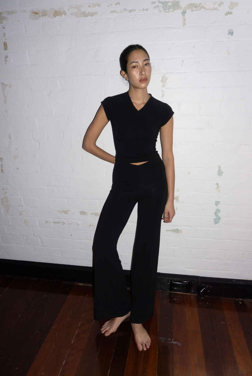 90s V Neck T Shirt - Black