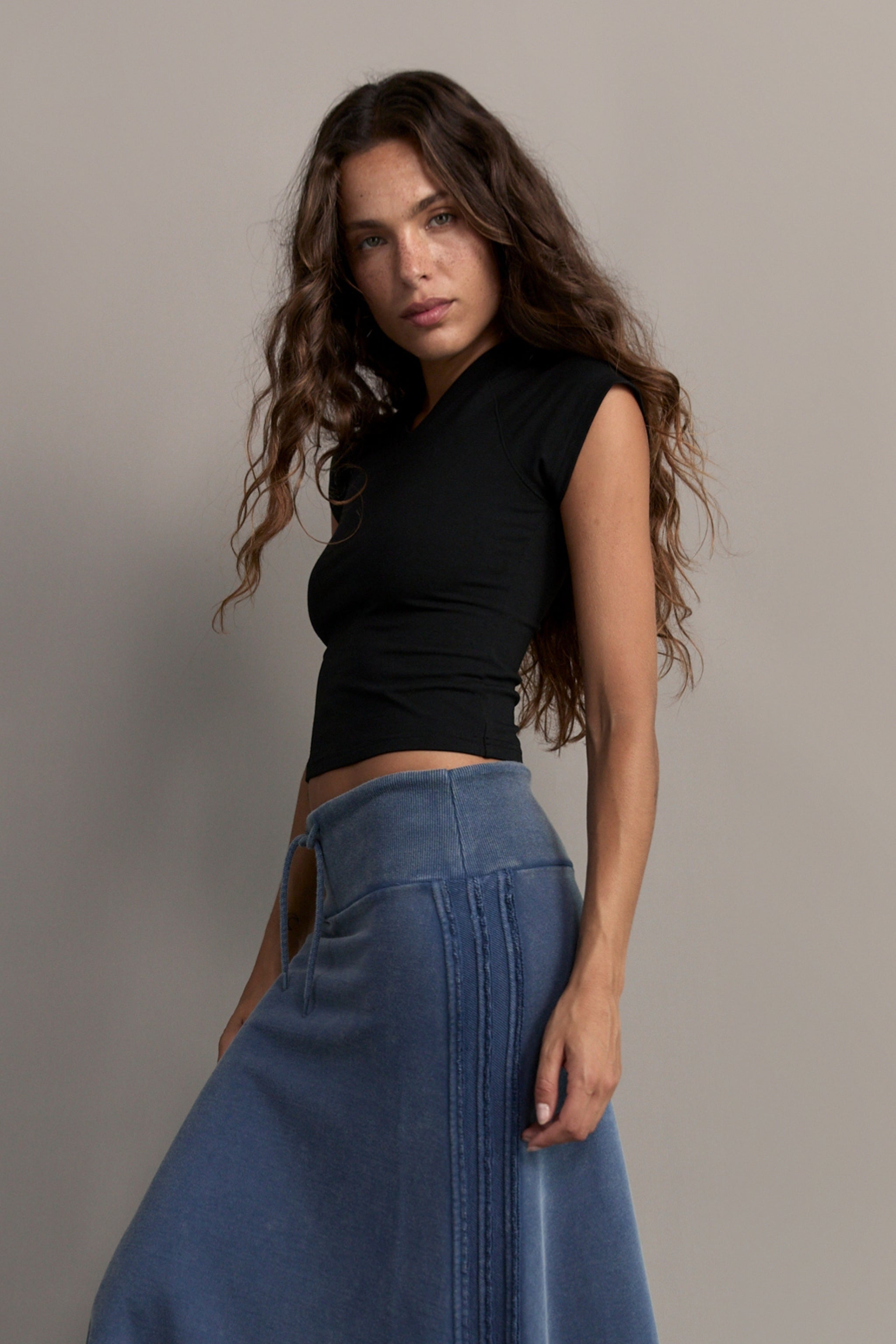 90s V Neck T Shirt - Black