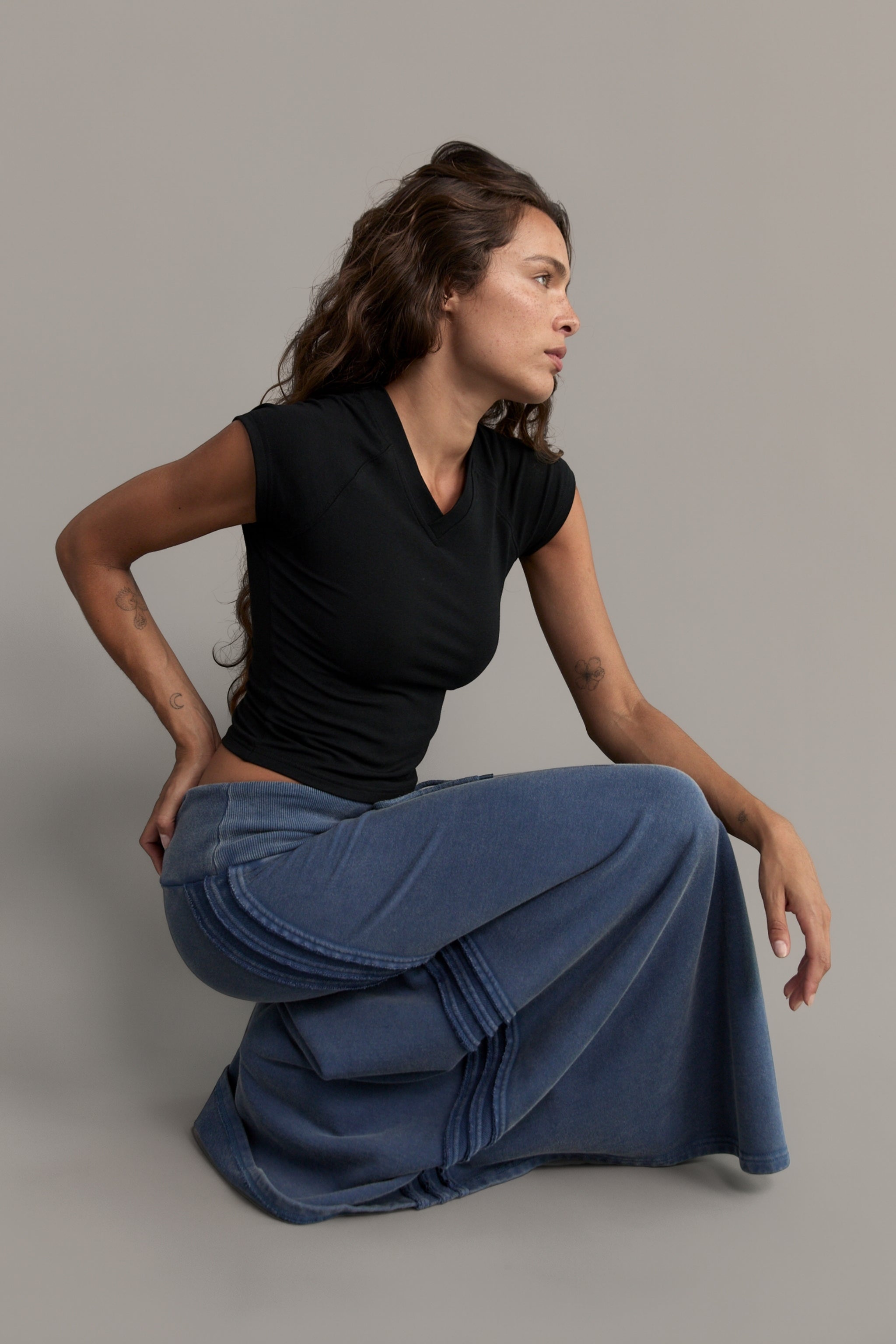 90s V Neck T Shirt - Black
