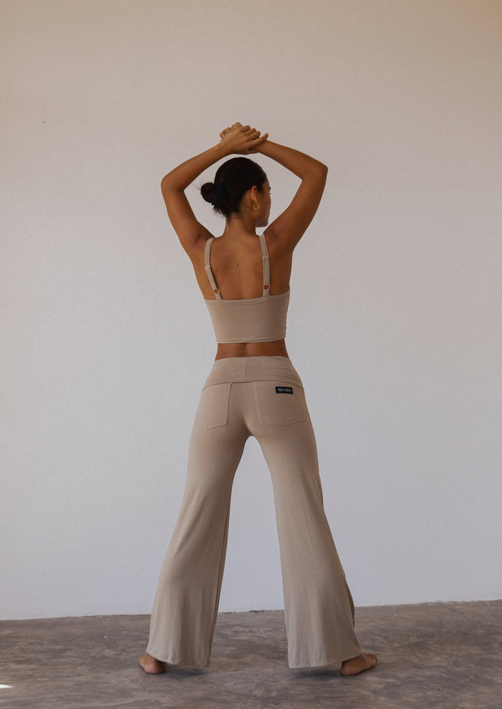 
                  
                    Load image into Gallery viewer, Lounge Pants - Full Length Yin Flare - Taupe
                  
                