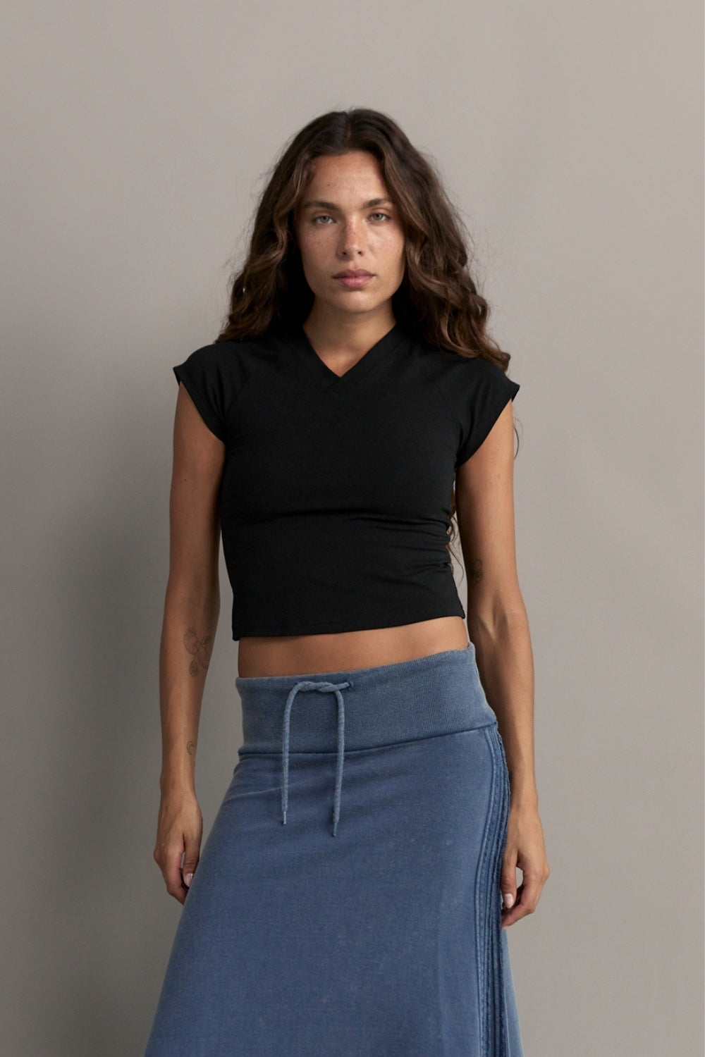 90s V Neck T Shirt - Black
